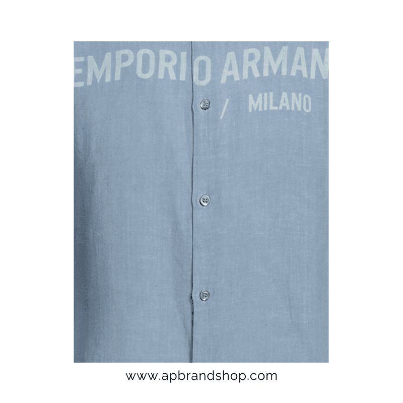 Camisa Emporio Armani azul con letras