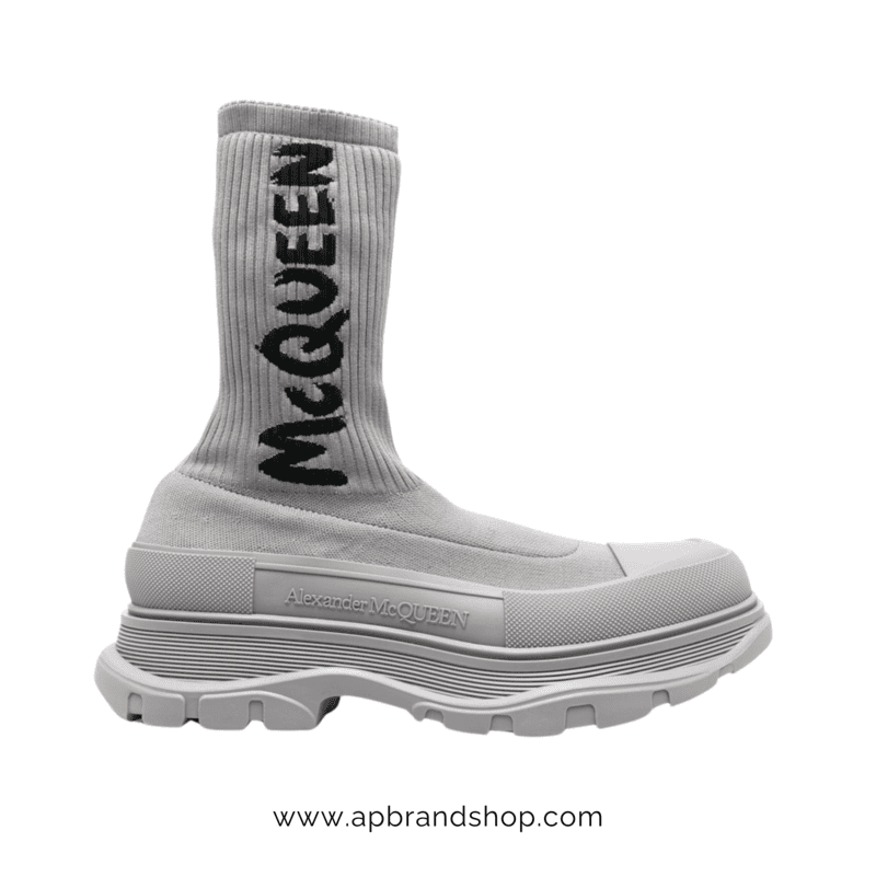 Botas Alexander McQueen grises con letras