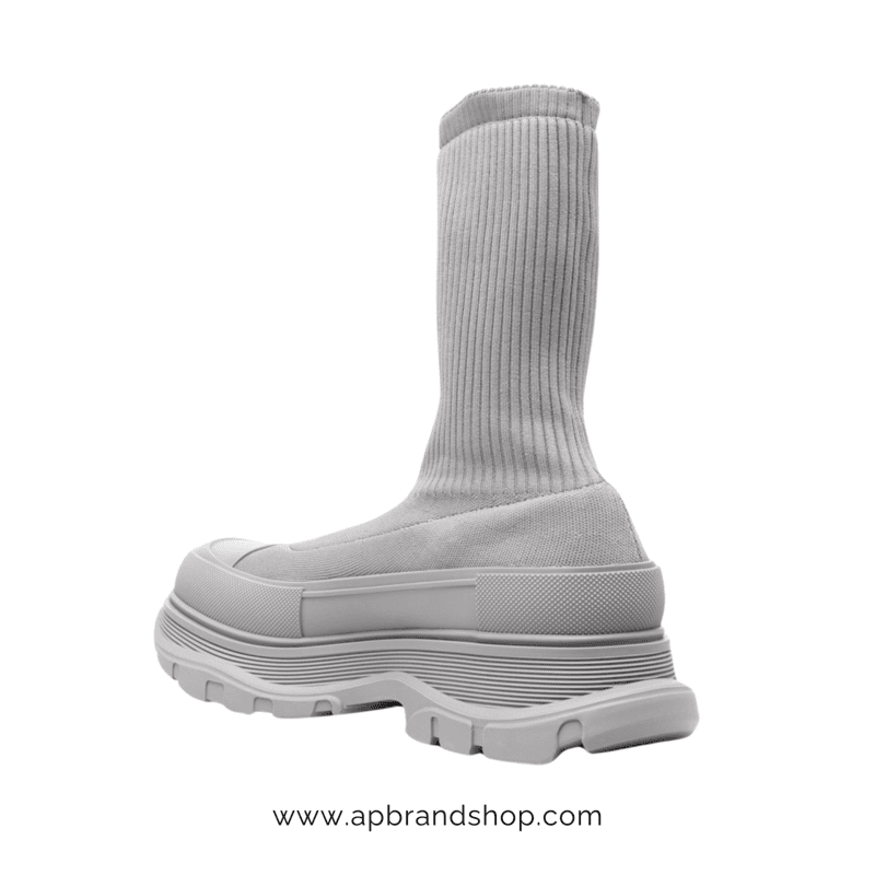 Botas Alexander McQueen grises con letras