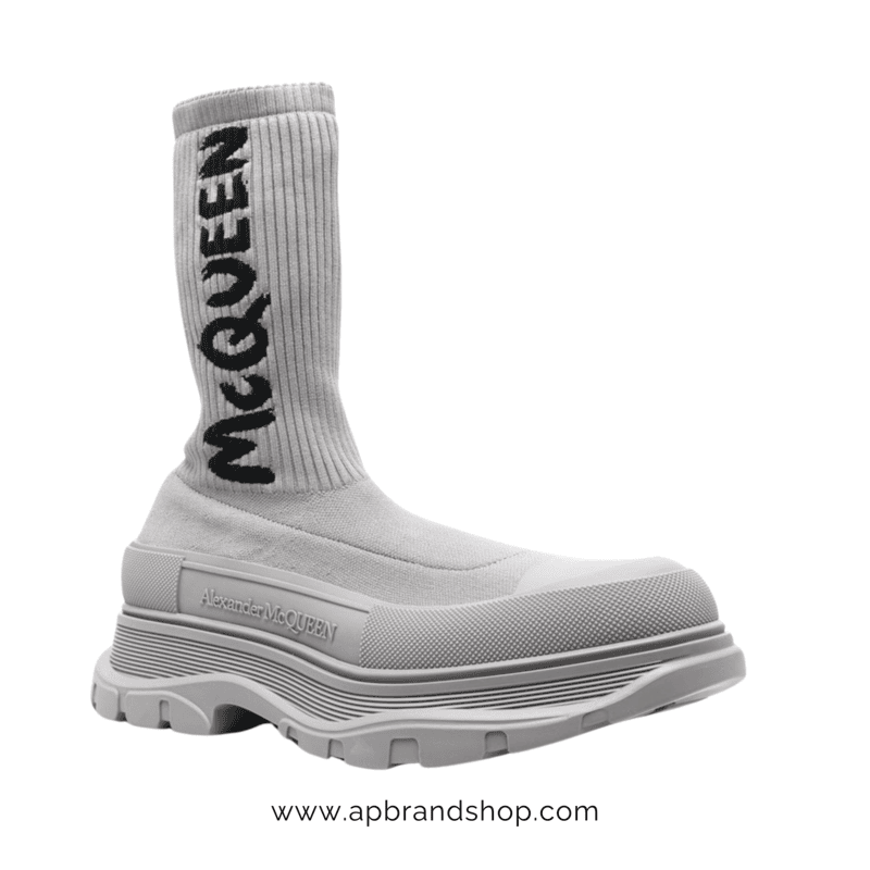 Botas Alexander McQueen grises con letras