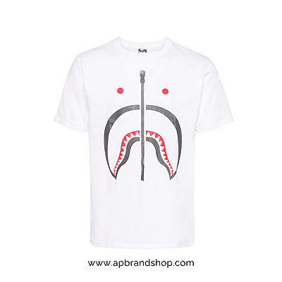 Playera BAPE blanca con diseño tiburon